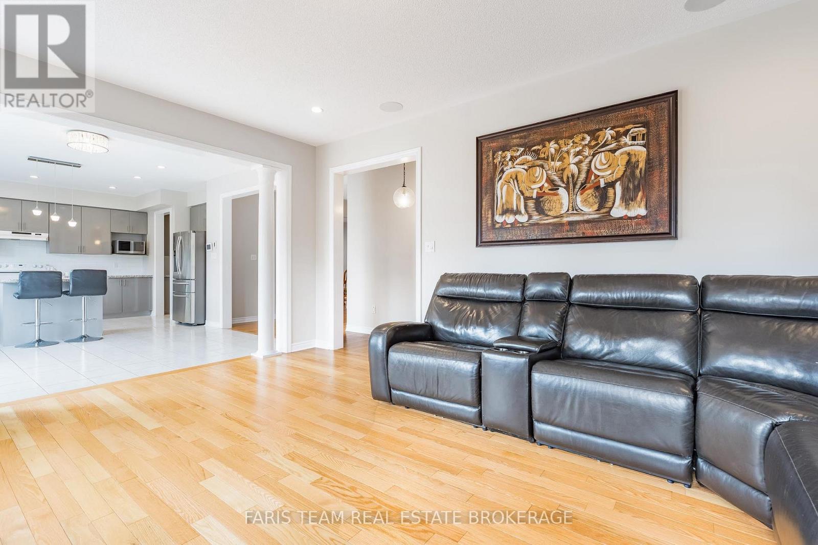 111 Latimer Avenue, Essa, Ontario  L3W 0N1 - Photo 14 - N13001416