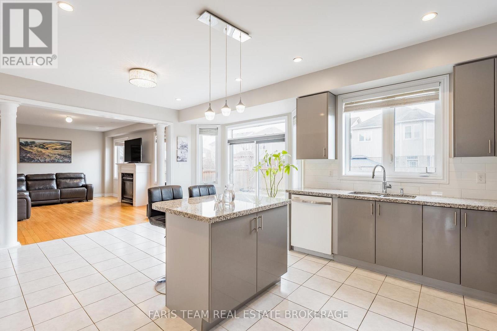 111 Latimer Avenue, Essa, Ontario  L3W 0N1 - Photo 7 - N13001416