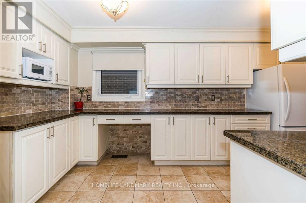 23 Bluesky Crescent, Richmond Hill, Ontario  L4C 8J1 - Photo 4 - N13001446