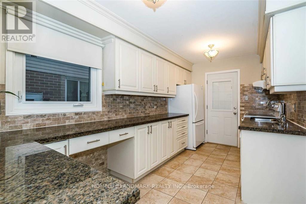 23 Bluesky Crescent, Richmond Hill, Ontario  L4C 8J1 - Photo 5 - N13001446