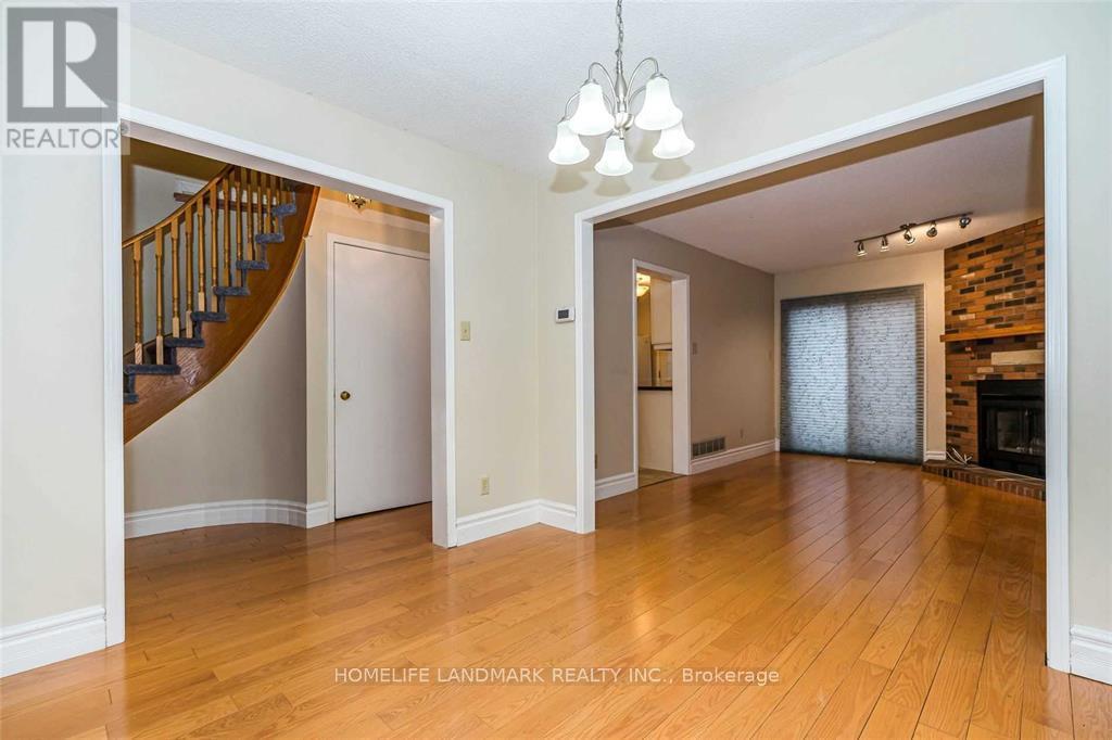 23 Bluesky Crescent, Richmond Hill, Ontario  L4C 8J1 - Photo 7 - N13001446