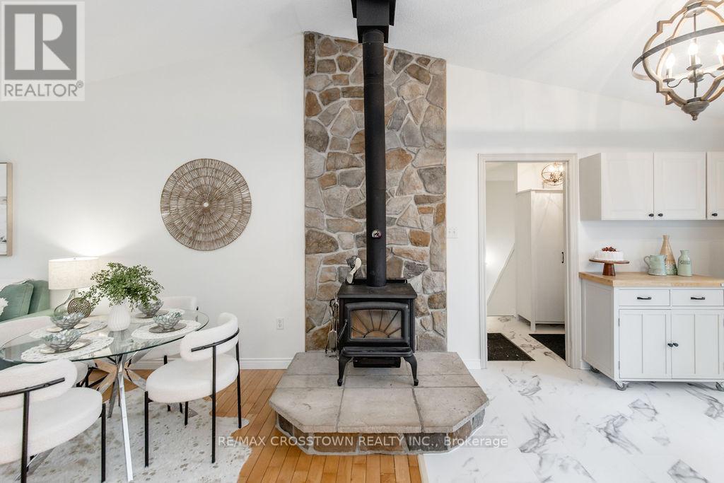 9 Monica Court, Oro-Medonte, Ontario  L0K 1E0 - Photo 13 - S13001430