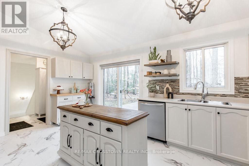 9 Monica Court, Oro-Medonte, Ontario  L0K 1E0 - Photo 17 - S13001430