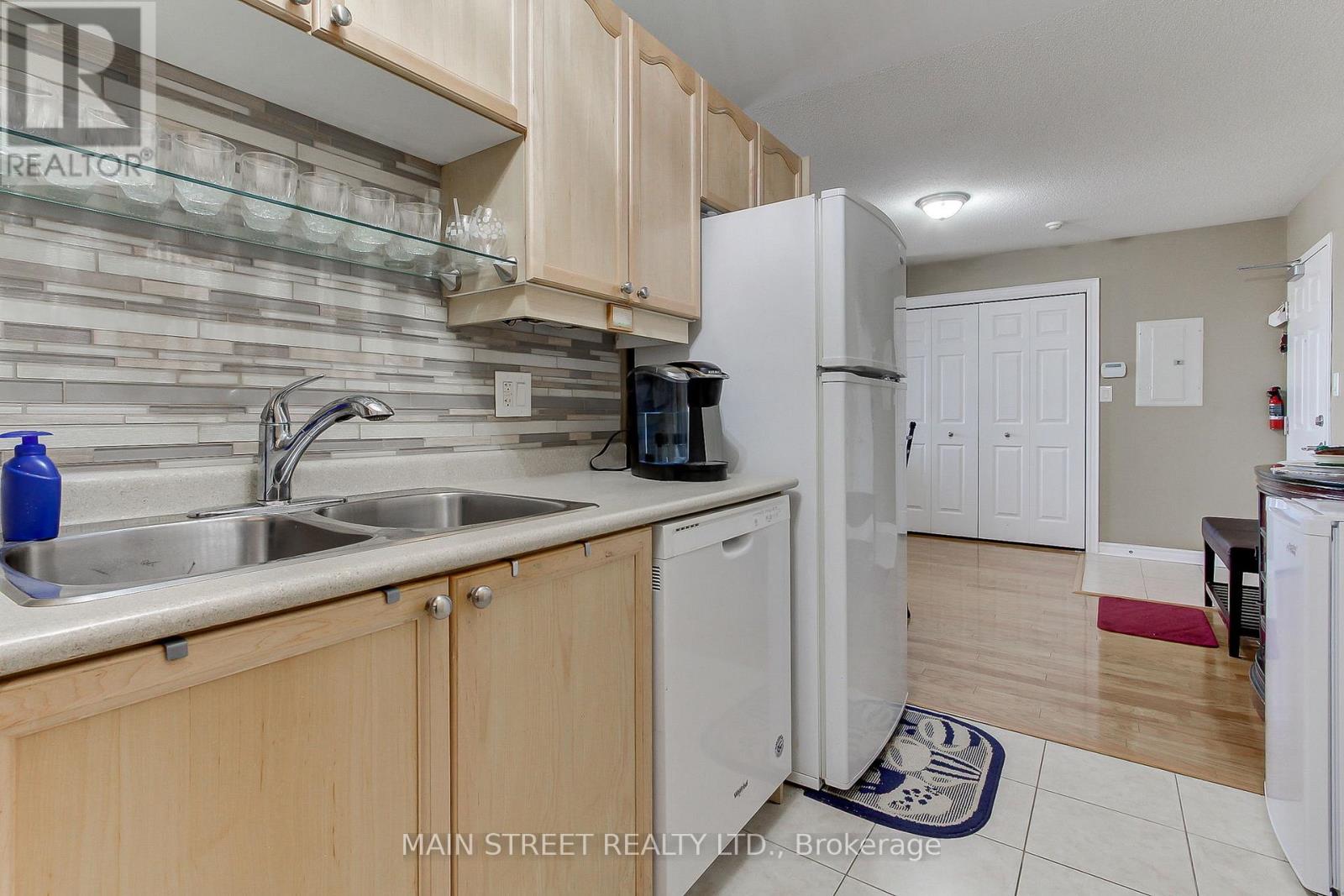 305 - 500 Mapleview Drive W, Barrie, Ontario  L4N 6C3 - Photo 16 - S13001480