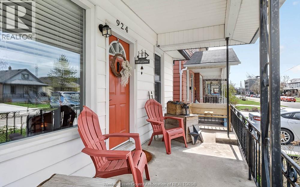 924 Marentette Avenue, Windsor, Ontario  N9A 2A3 - Photo 2 - 26008217