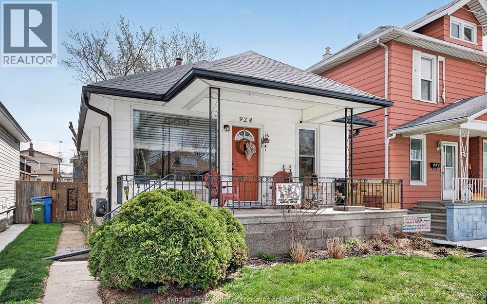 MLS# 26008217: 924 MARENTETTE AVENUE, Windsor, Canada