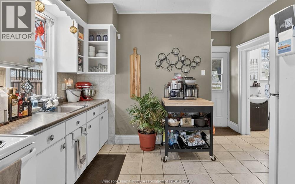 924 Marentette Avenue, Windsor, Ontario  N9A 2A3 - Photo 12 - 26008217