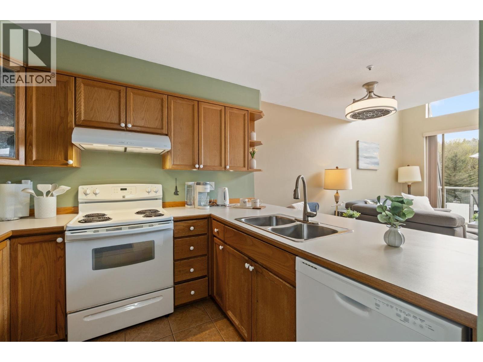 402 60 Richmond Street, New Westminster, British Columbia  V3L 5R7 - Photo 9 - R3111339