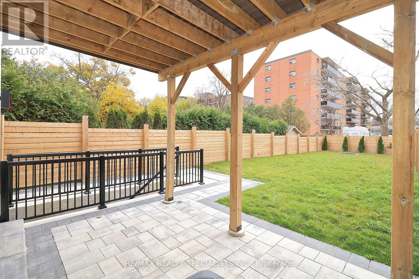 1046 Roosevelt Road, Mississauga, Ontario  L5G 3Y8 - Photo 4 - W13001342