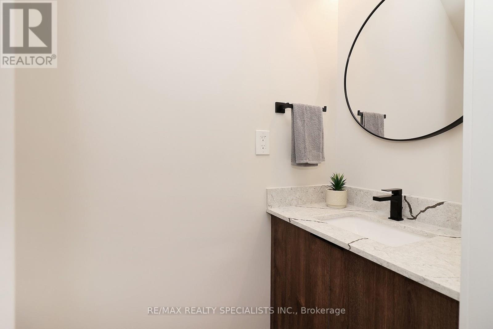 1046 Roosevelt Road, Mississauga, Ontario  L5G 3Y8 - Photo 7 - W13001342