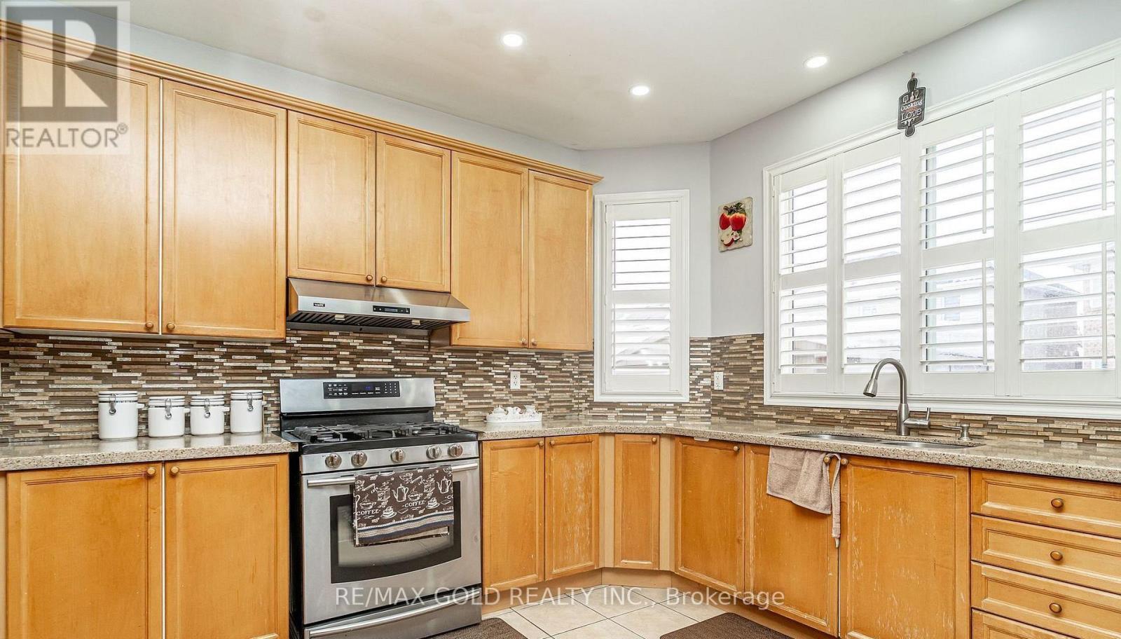 7 Bettey Road, Brampton, Ontario  L6P 1S9 - Photo 16 - W13001370