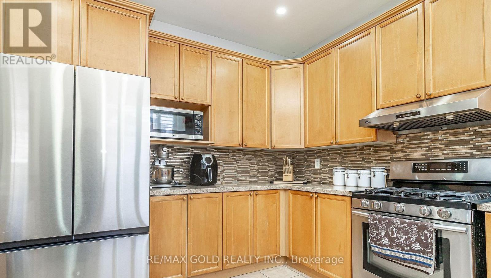 7 Bettey Road, Brampton, Ontario  L6P 1S9 - Photo 17 - W13001370