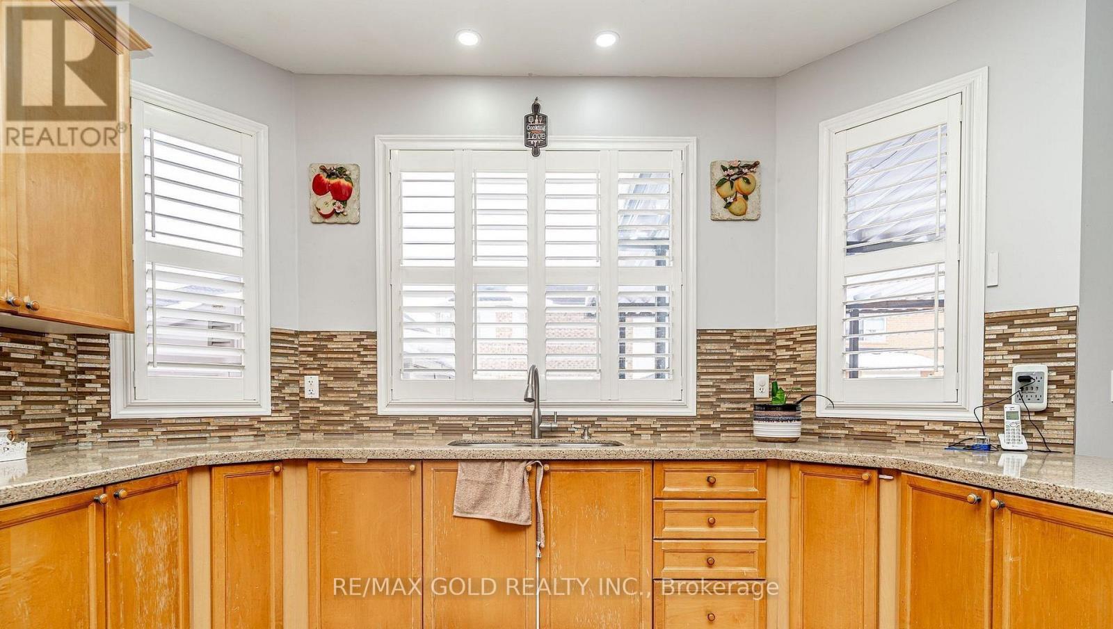 7 Bettey Road, Brampton, Ontario  L6P 1S9 - Photo 18 - W13001370