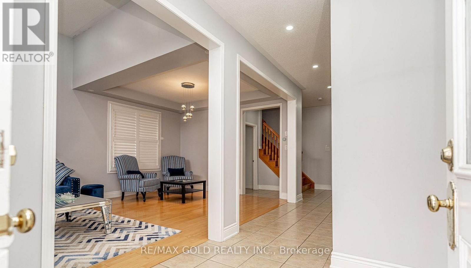 7 Bettey Road, Brampton, Ontario  L6P 1S9 - Photo 4 - W13001370