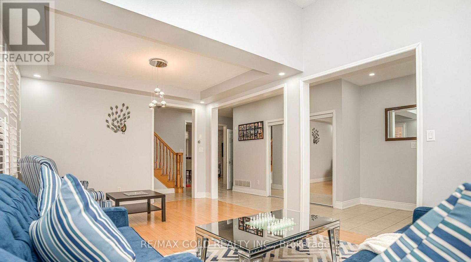 7 Bettey Road, Brampton, Ontario  L6P 1S9 - Photo 8 - W13001370