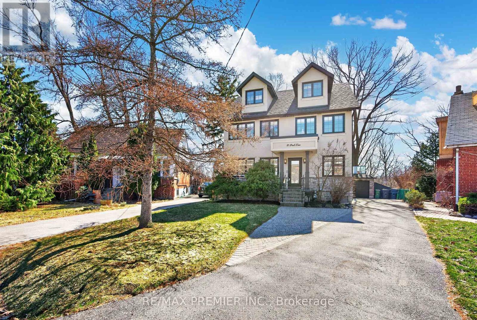 19 PARK LANE, Toronto, Ontario