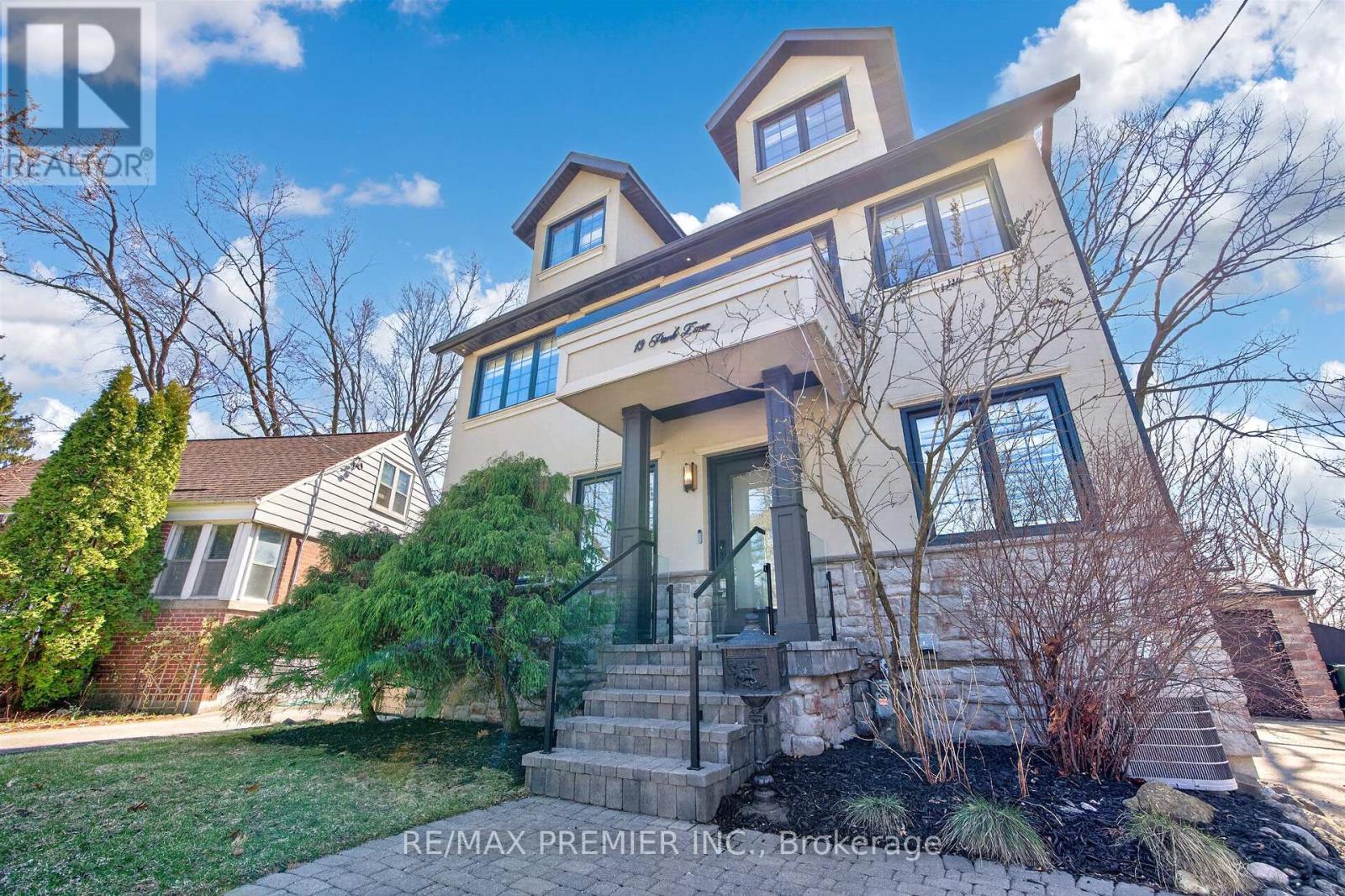 19 Park Lane, Toronto, Ontario  M8Y 1R7 - Photo 2 - W13001384