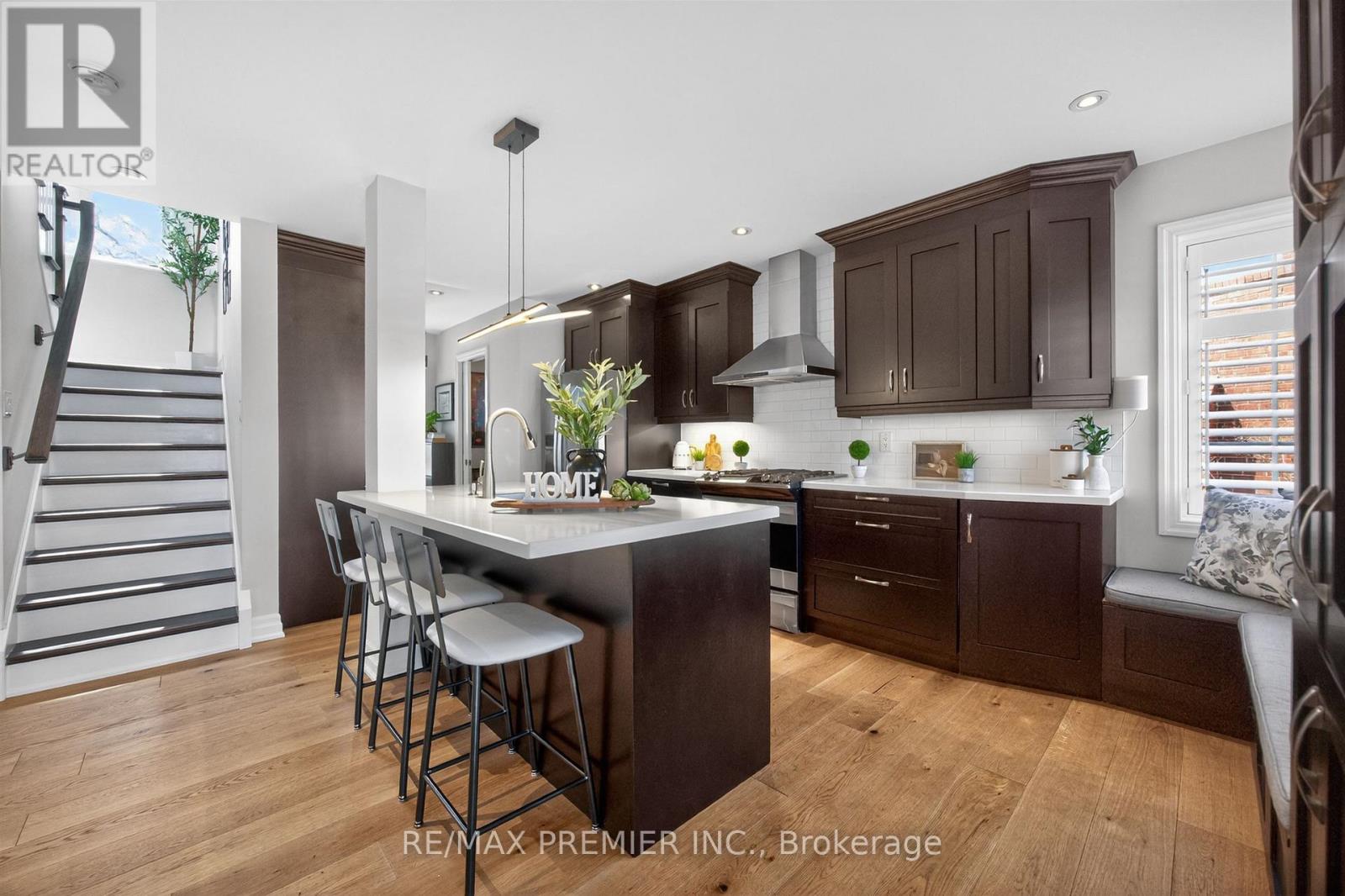 19 Park Lane, Toronto, Ontario  M8Y 1R7 - Photo 4 - W13001384