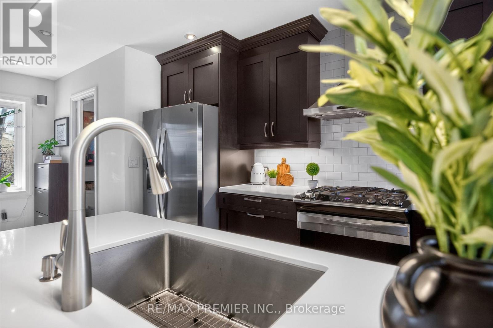 19 Park Lane, Toronto, Ontario  M8Y 1R7 - Photo 5 - W13001384