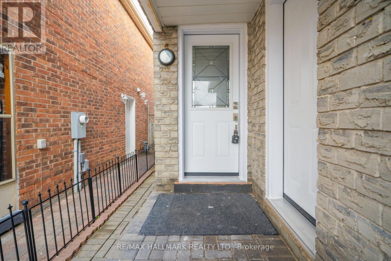 43 Stanwell Drive, Brampton, Ontario  L6Z 3Y8 - Photo 3 - W13001400