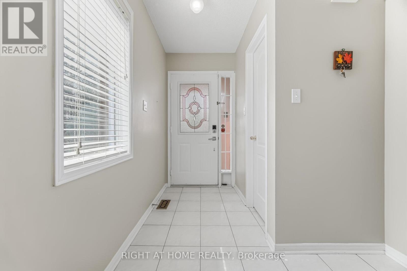 5956 Dalebrook Crescent, Mississauga, Ontario  L5M 5S1 - Photo 3 - W13001406