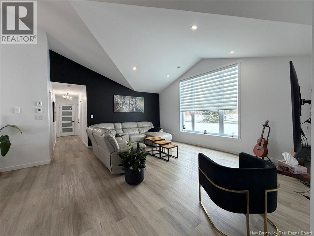 42 Chouinard Street, Saint-Quentin, New Brunswick  E8A 1L3 - Photo 11 - NB136981