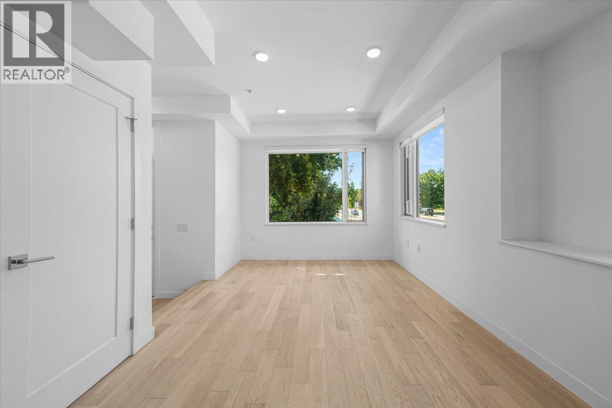 Listing Picture 3 of 32 : 4110 COLUMBIA STREET, Vancouver / 溫哥華 - 魯藝地產 Yvonne Lu Group - MLS Medallion Club Member