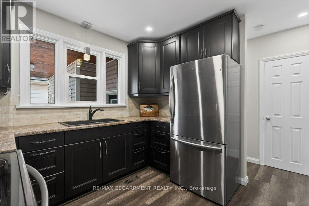 4254 Crescent Avenue, Lincoln, Ontario  L3J 0H4 - Photo 4 - X12965364