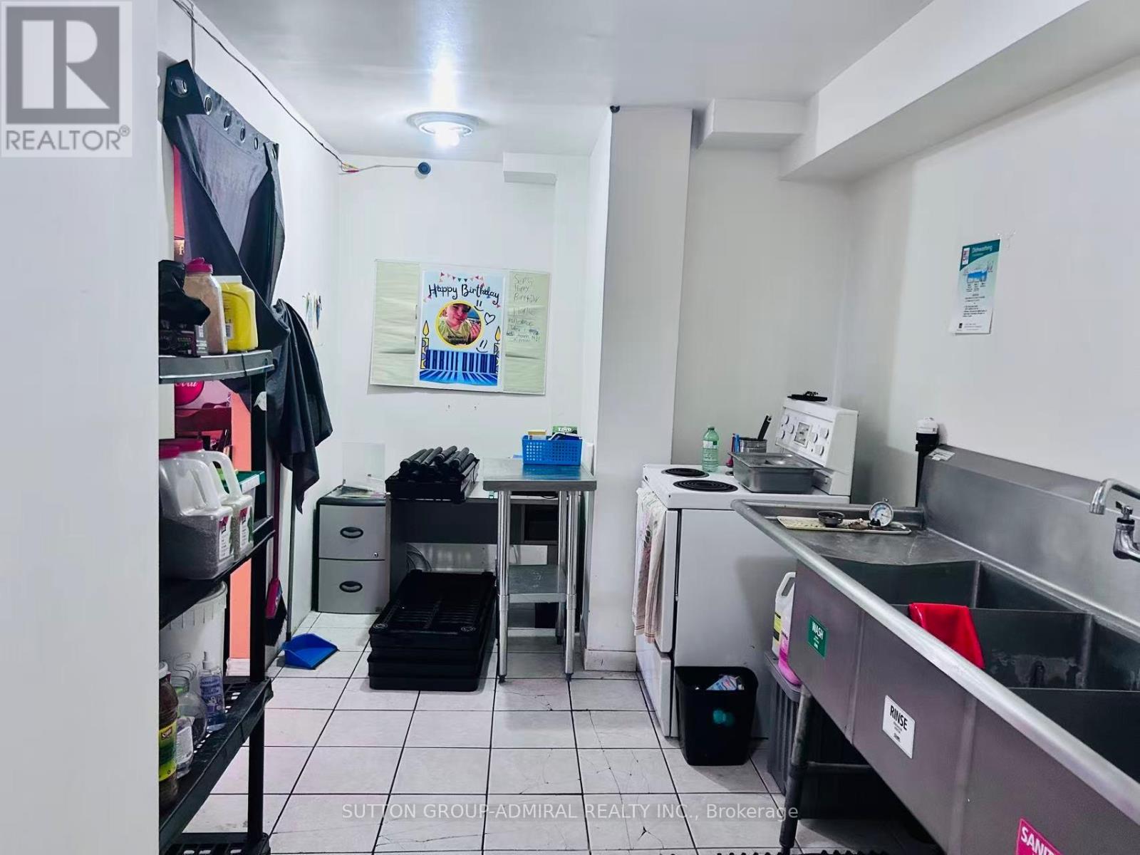 1 - 233 Parkdale Avenue, Hamilton, Ontario  L8H 5X4 - Photo 7 - X12856460