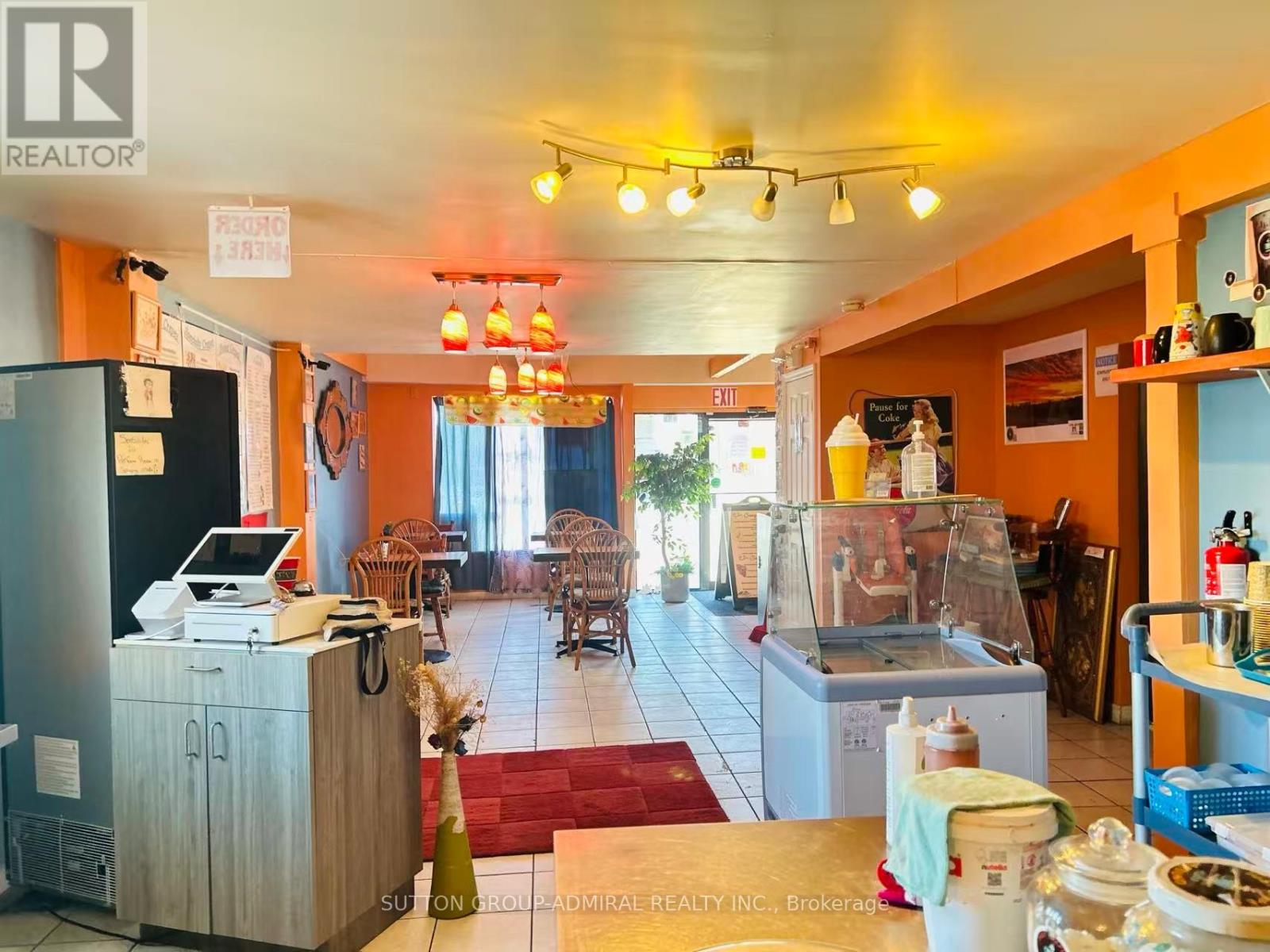 1 - 233 Parkdale Avenue, Hamilton, Ontario  L8H 5X4 - Photo 3 - X12856460