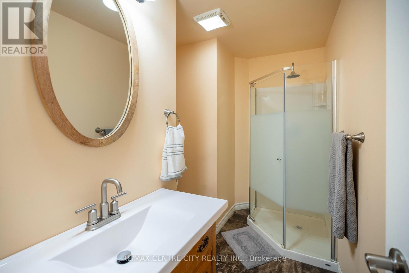 272 Coad Street, Southwest Middlesex, Ontario  N0L 1M0 - Photo 17 - X13001542