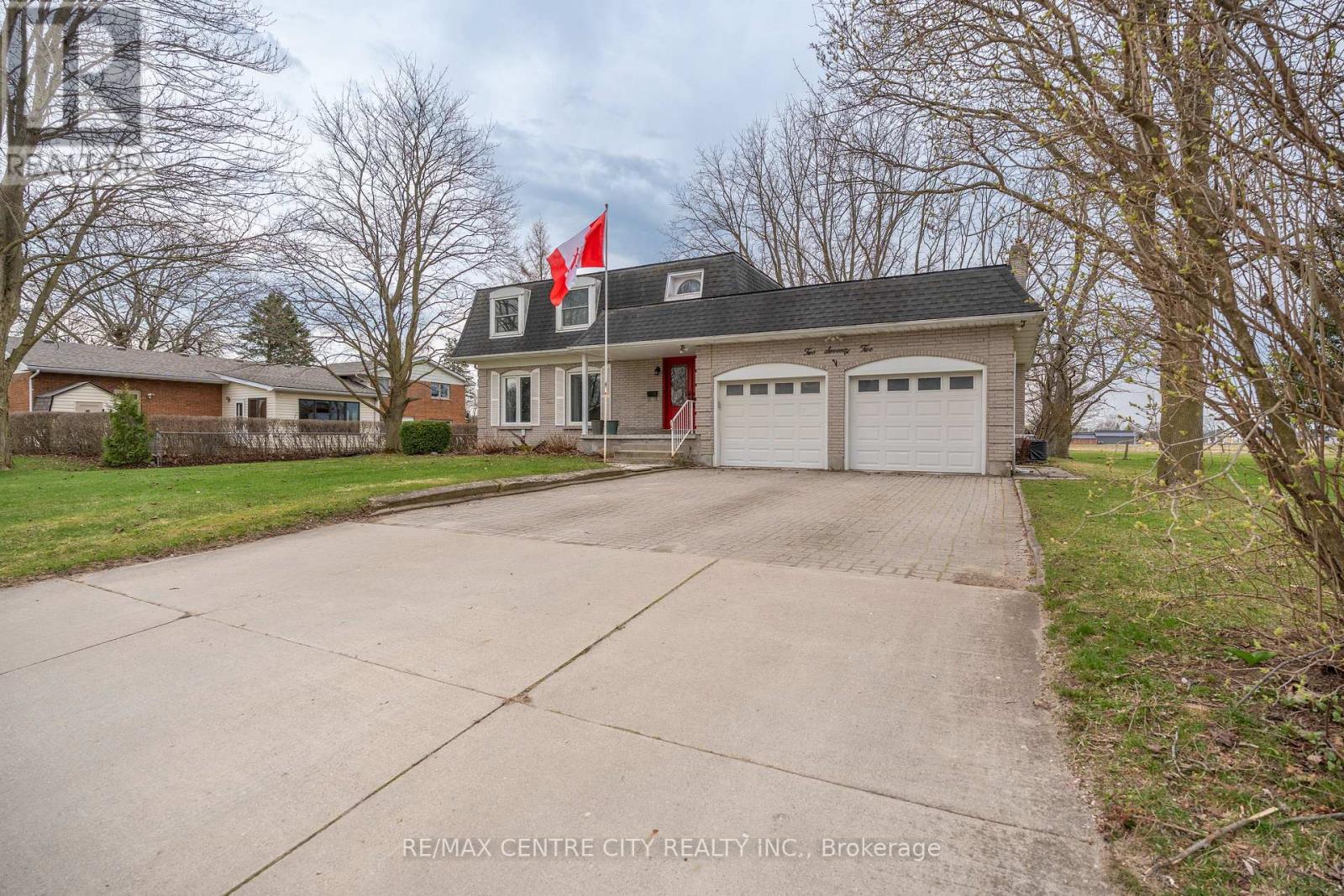 272 Coad Street, Southwest Middlesex, Ontario  N0L 1M0 - Photo 2 - X13001542