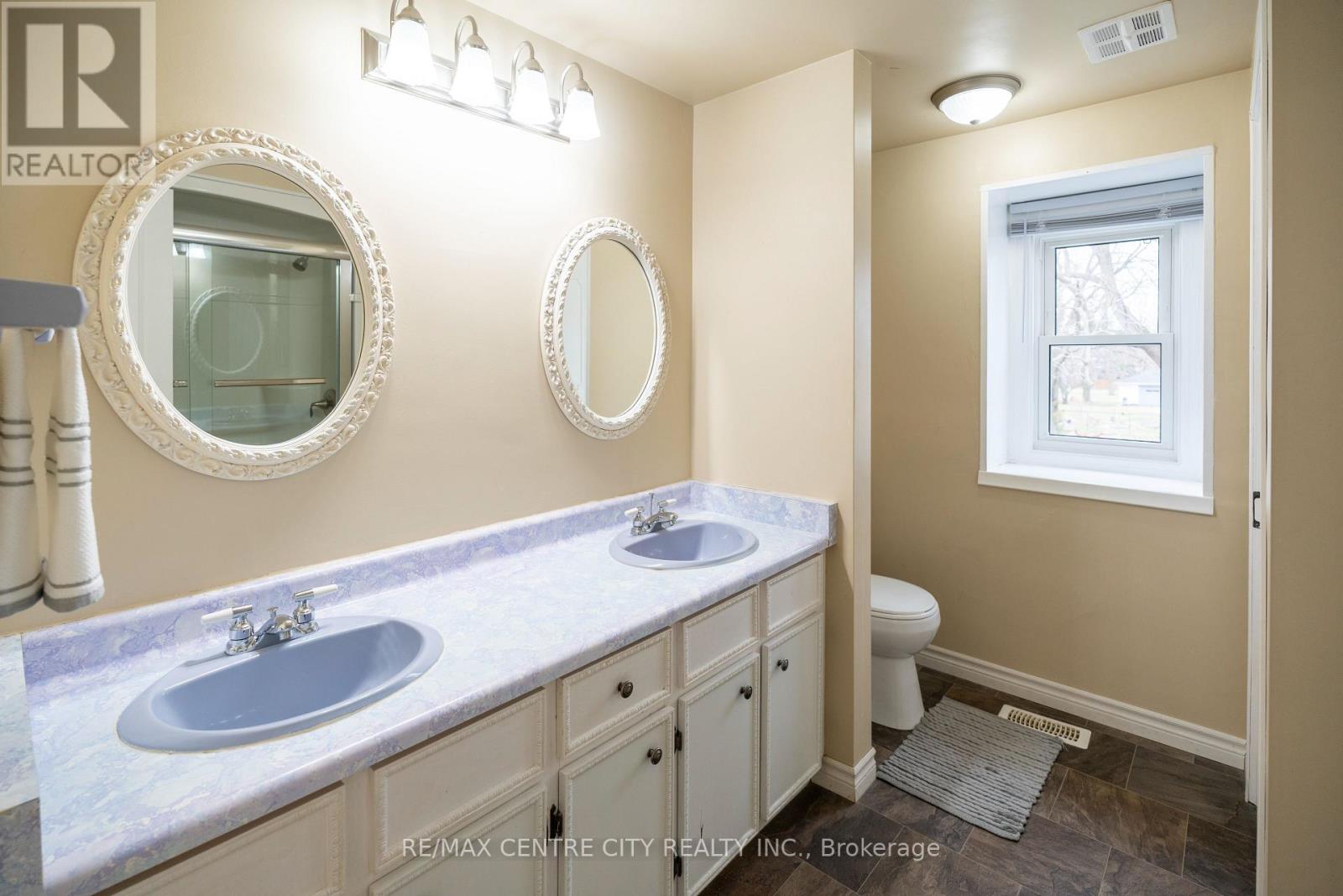 272 Coad Street, Southwest Middlesex, Ontario  N0L 1M0 - Photo 20 - X13001542