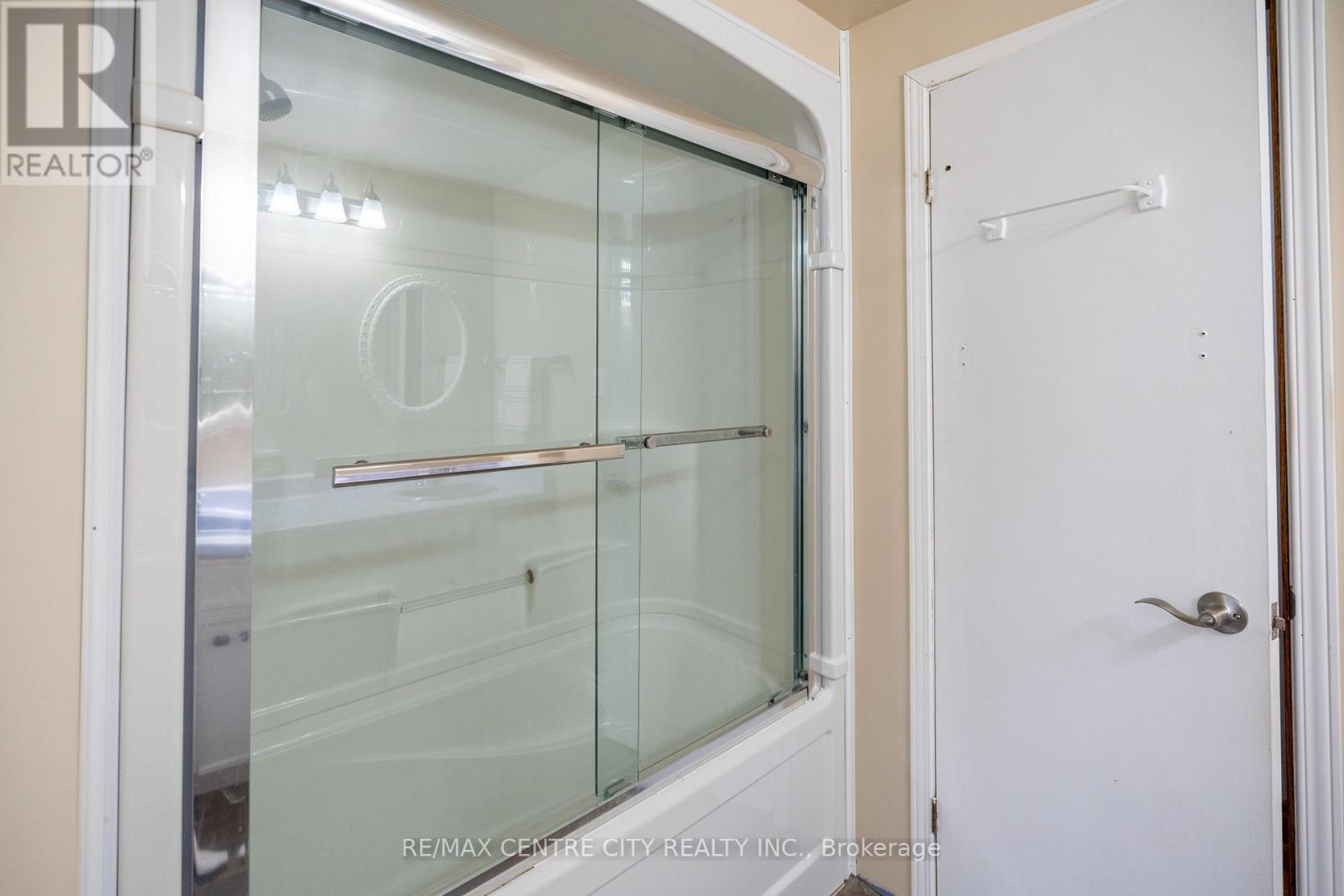 272 Coad Street, Southwest Middlesex, Ontario  N0L 1M0 - Photo 21 - X13001542