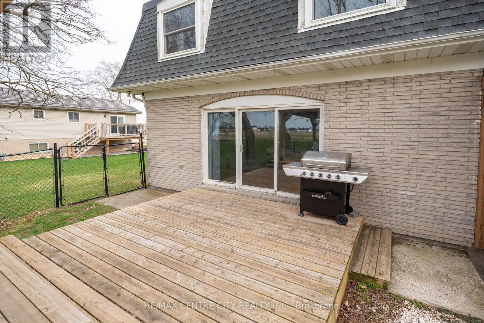 272 Coad Street, Southwest Middlesex, Ontario  N0L 1M0 - Photo 32 - X13001542