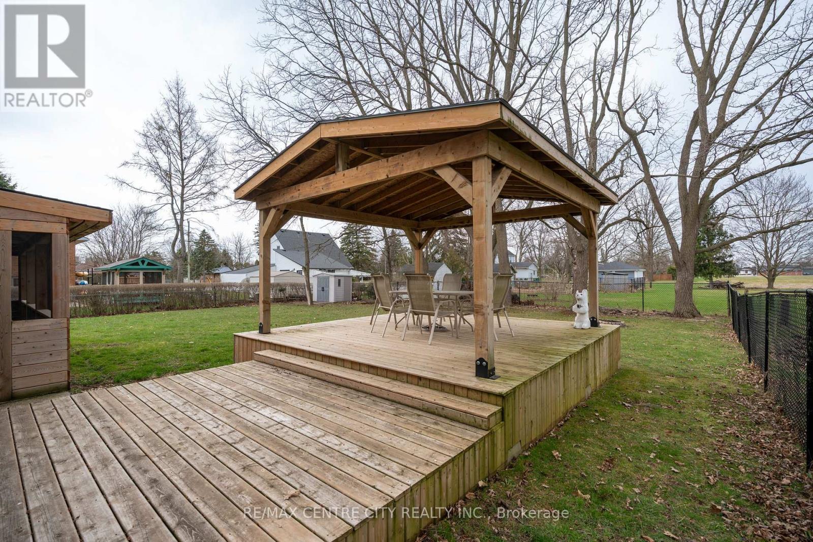 272 Coad Street, Southwest Middlesex, Ontario  N0L 1M0 - Photo 33 - X13001542