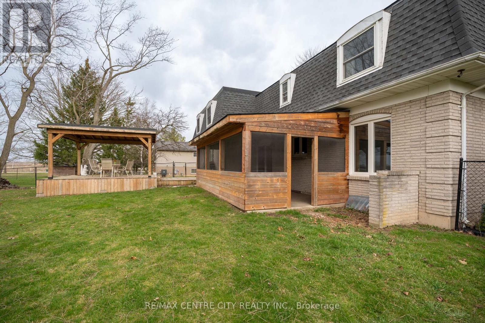 272 Coad Street, Southwest Middlesex, Ontario  N0L 1M0 - Photo 36 - X13001542