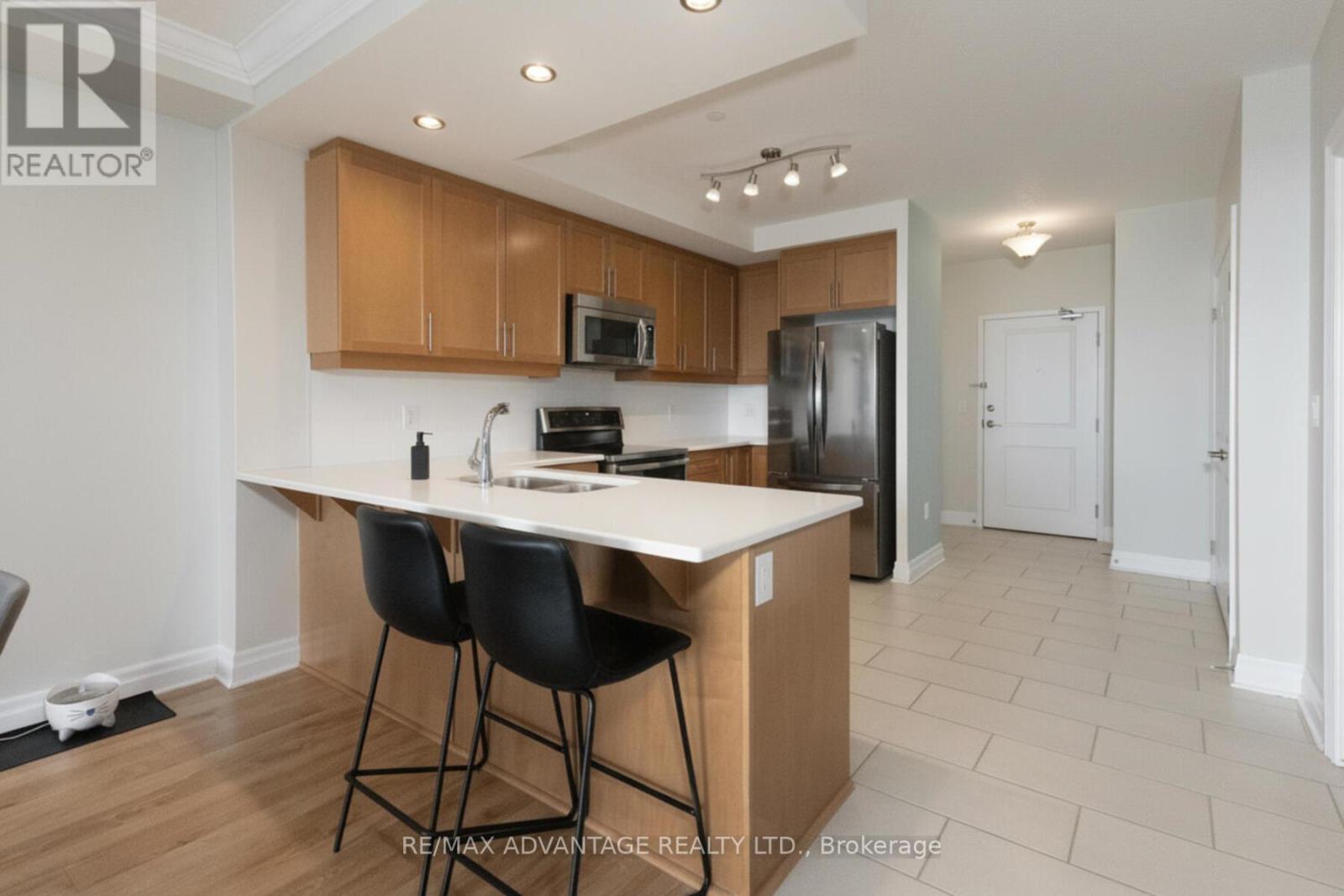 901 - 240 Villagewalk Boulevard, London North, Ontario  N6G 0P6 - Photo 8 - X13001564