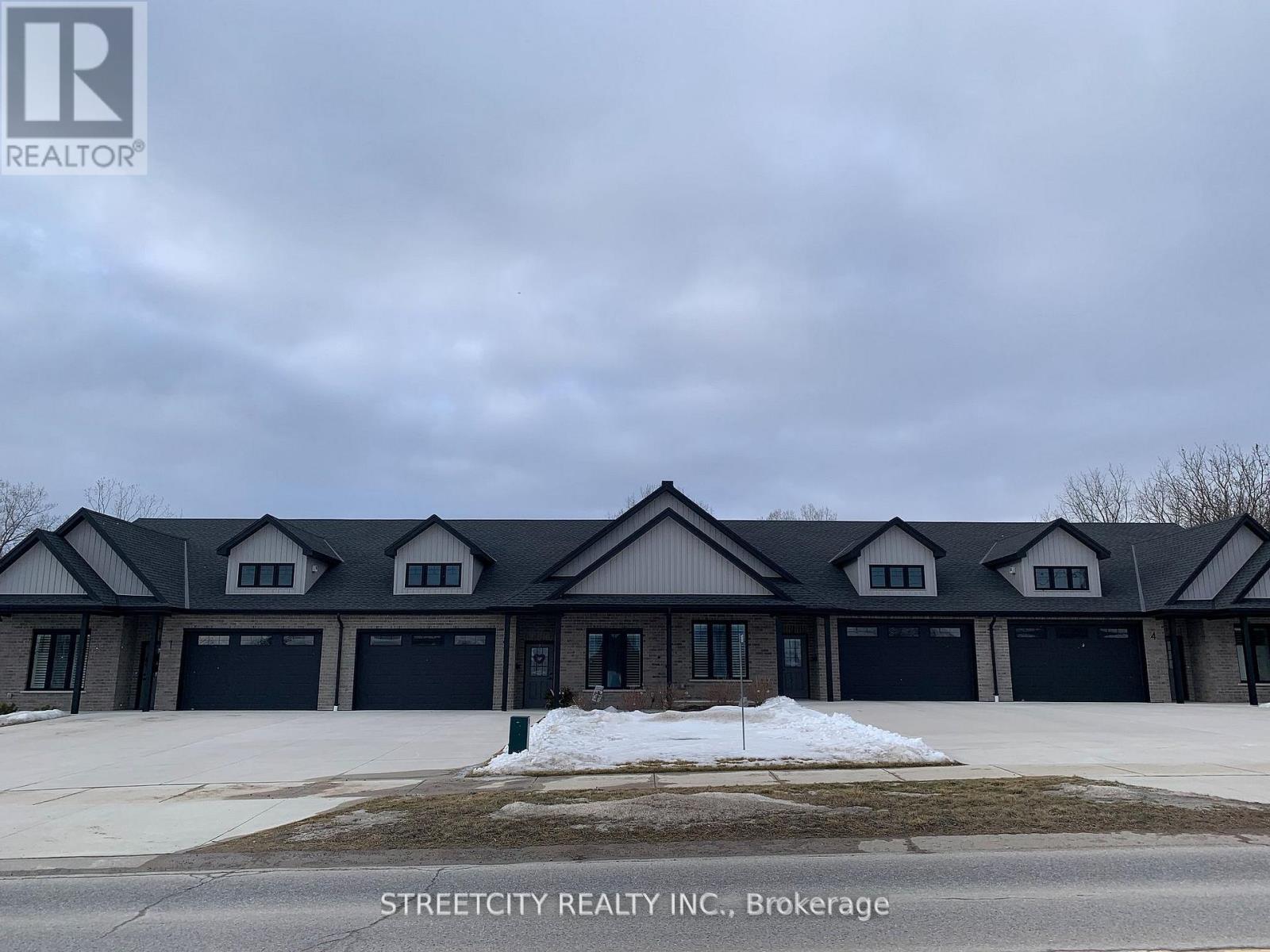 $2,500 Monthly4 - 1868 L\\longwoods Road, Southwest Middlesex, Ontario