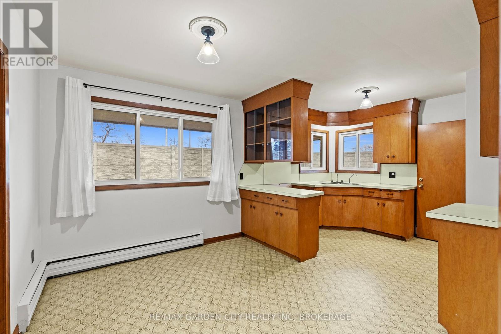 1 Gladman Avenue, St. Catharines, Ontario  L2N 4A2 - Photo 9 - X12895894