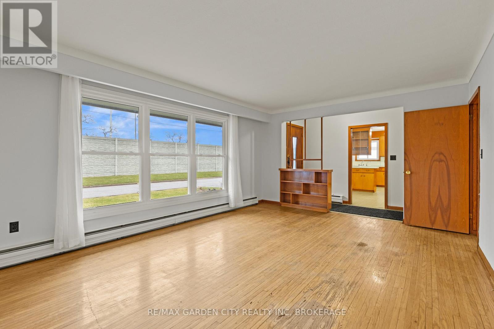 1 Gladman Avenue, St. Catharines, Ontario  L2N 4A2 - Photo 6 - X12895894