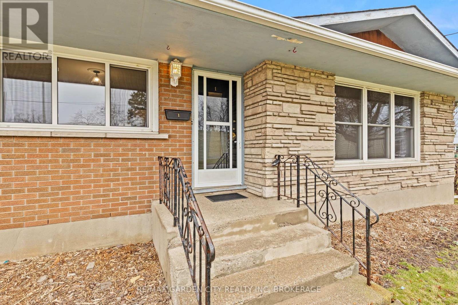 1 Gladman Avenue, St. Catharines, Ontario  L2N 4A2 - Photo 3 - X12895894