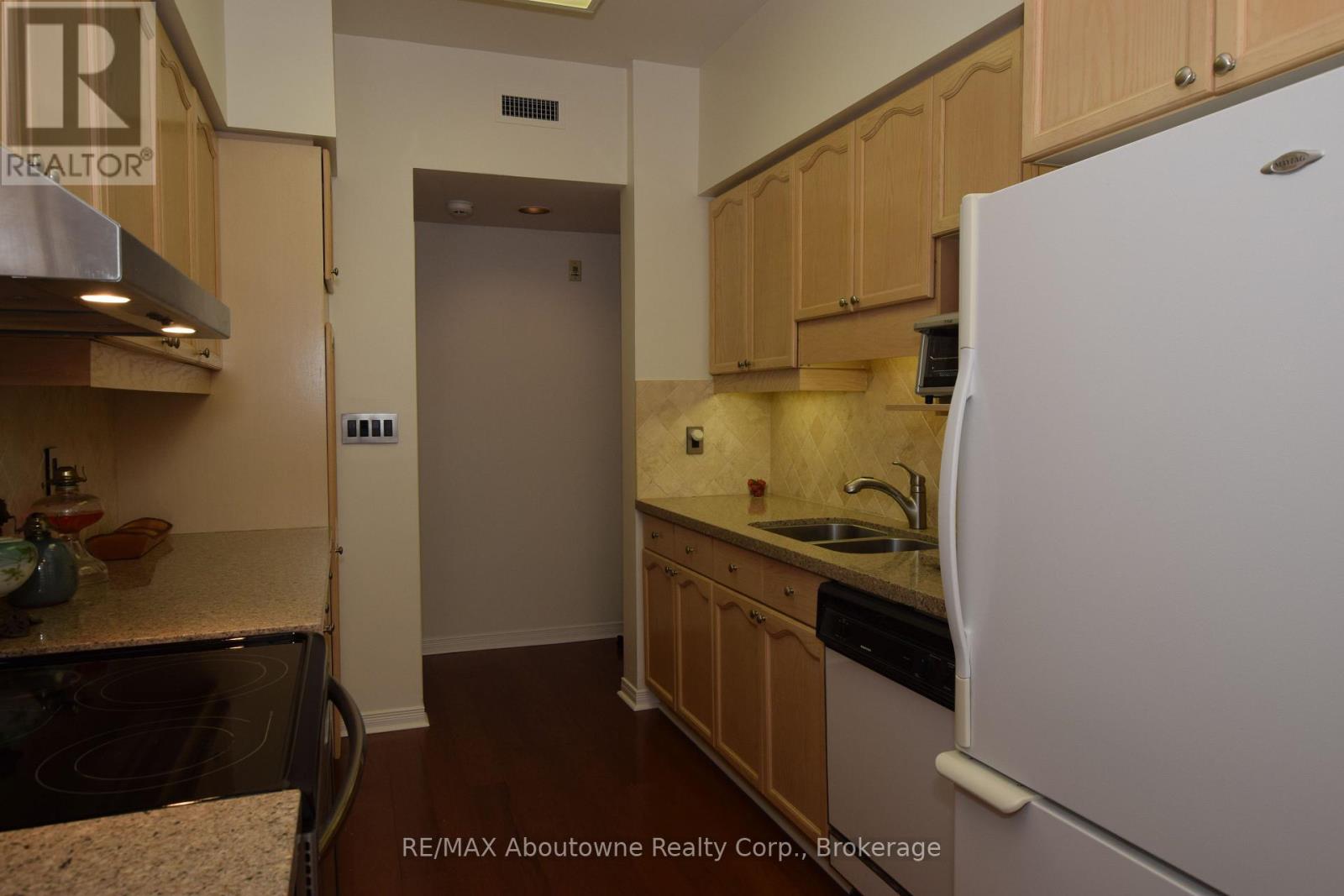 110 - 2199 Sixth Line, Oakville, Ontario  L6H 5V3 - Photo 17 - W13001484