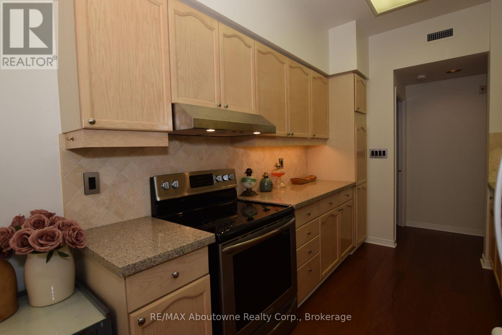 110 - 2199 Sixth Line, Oakville, Ontario  L6H 5V3 - Photo 18 - W13001484