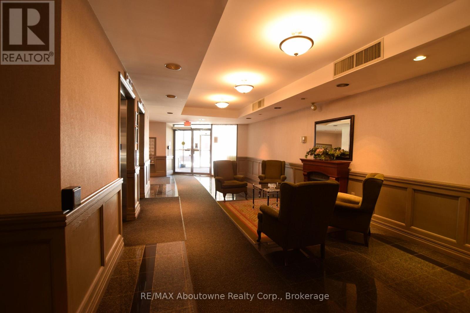 110 - 2199 Sixth Line, Oakville, Ontario  L6H 5V3 - Photo 3 - W13001484