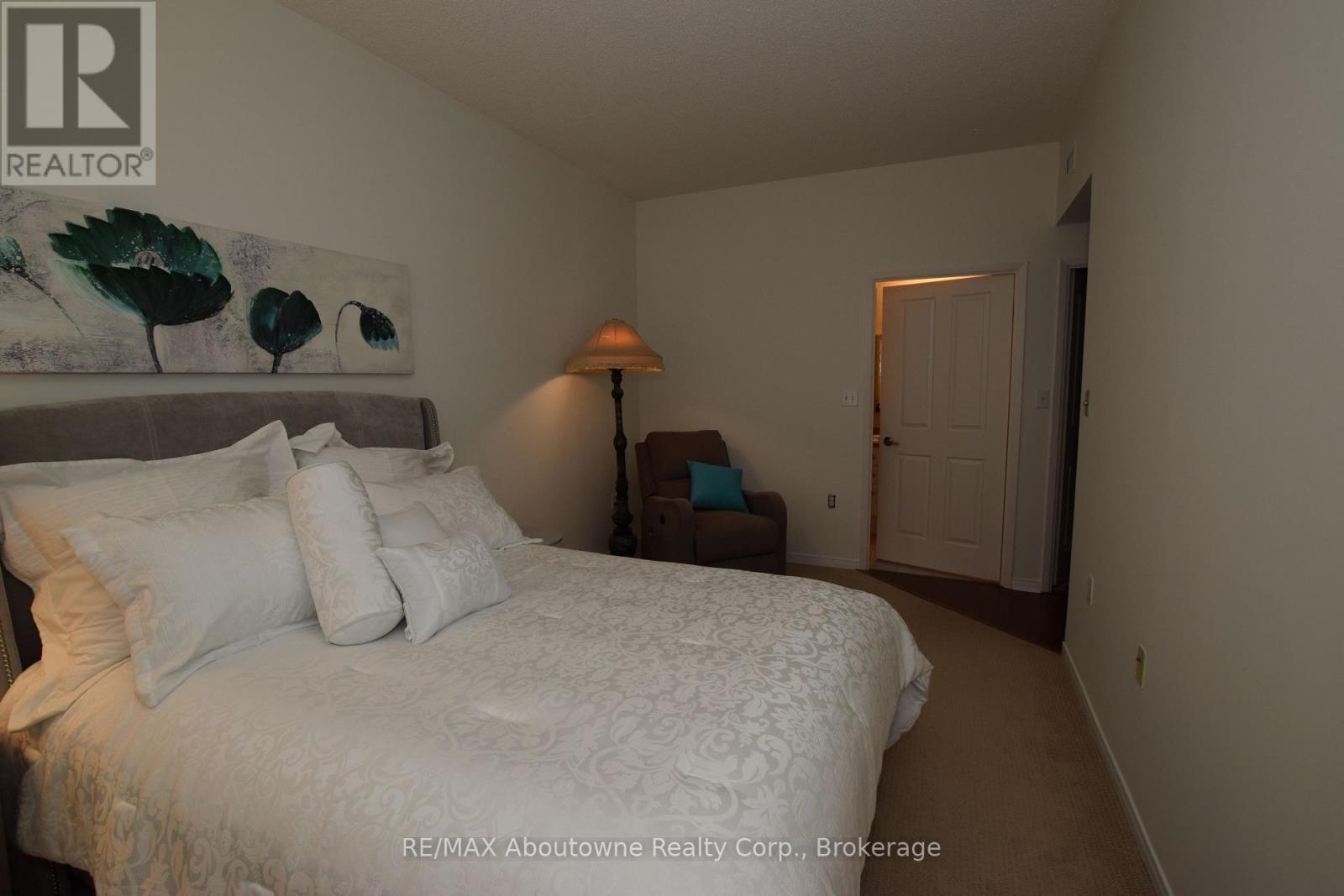 110 - 2199 Sixth Line, Oakville, Ontario  L6H 5V3 - Photo 9 - W13001484