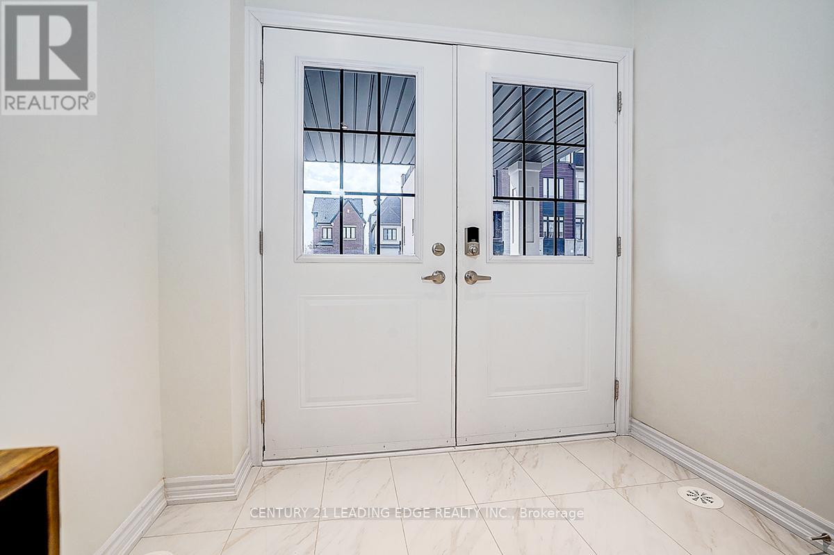 32 William Shearn Crescent, Markham, Ontario  L6C 3J4 - Photo 5 - N12976704