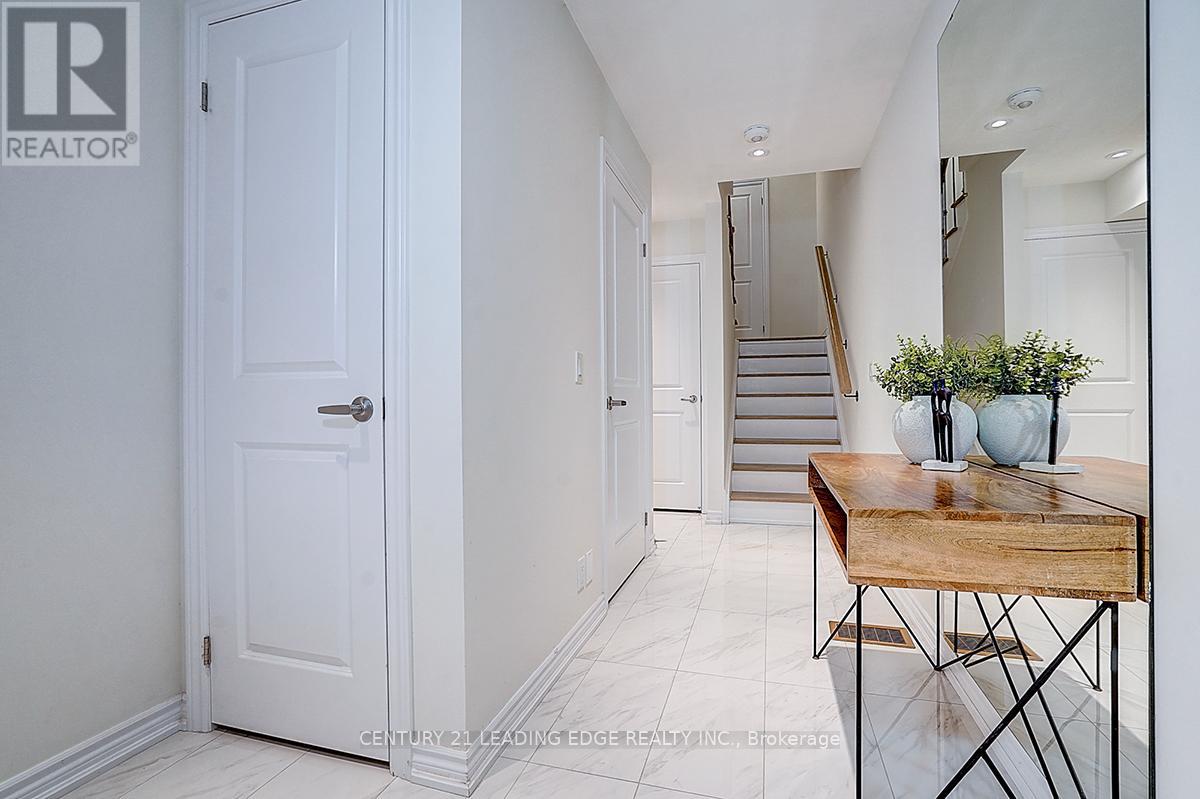 32 William Shearn Crescent, Markham, Ontario  L6C 3J4 - Photo 6 - N12976704