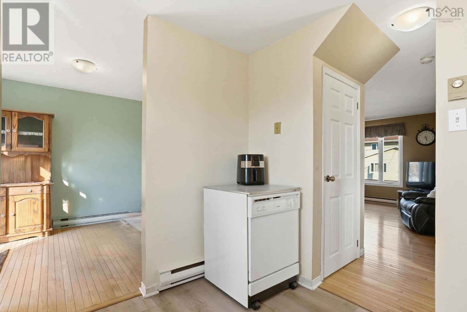 1 Oakwood Court, Dartmouth, Nova Scotia  B2W 5P8 - Photo 14 - 202607219