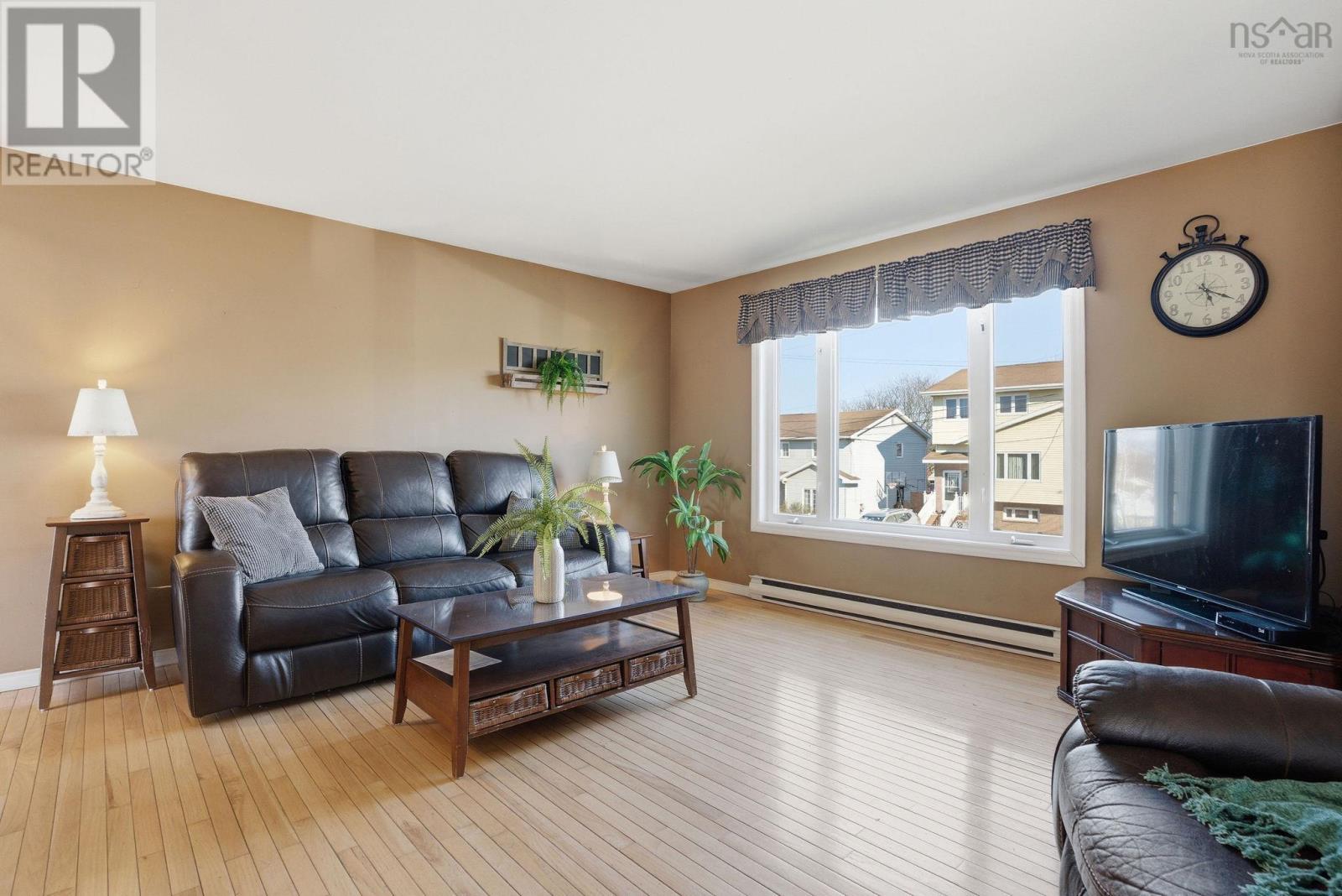 1 Oakwood Court, Dartmouth, Nova Scotia  B2W 5P8 - Photo 4 - 202607219